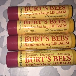 4 burts Bees 🐝Replenishing lip balms bundle